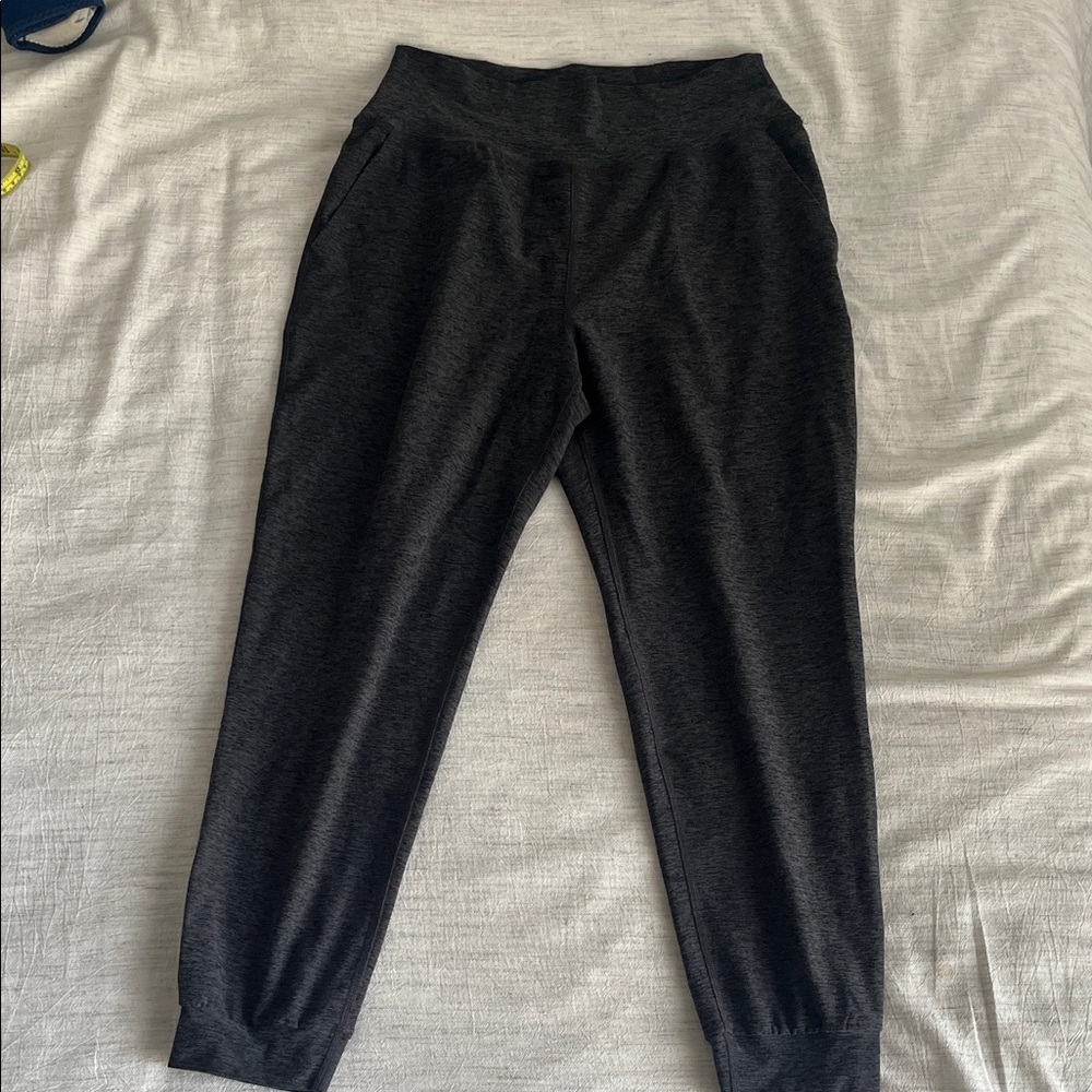 Beyond Yoga Midi Jogger Pants in Core